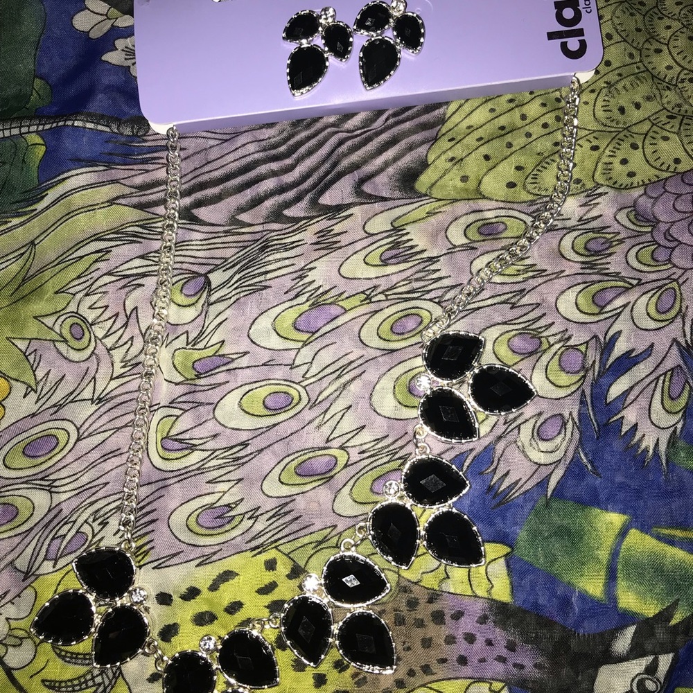 Pretty necklace and earrings bundle